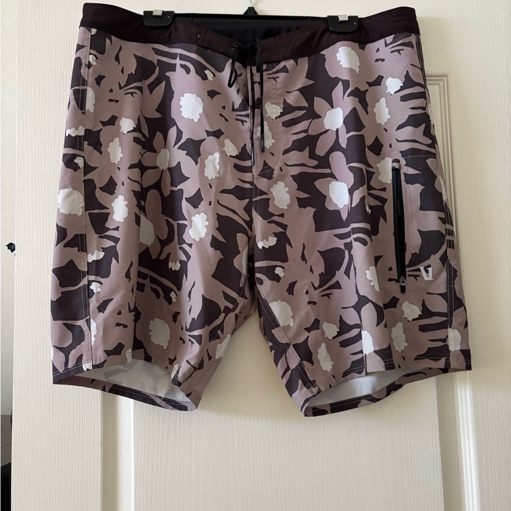 Vuori Men's Floral Swim Board Shorts - Purple and White